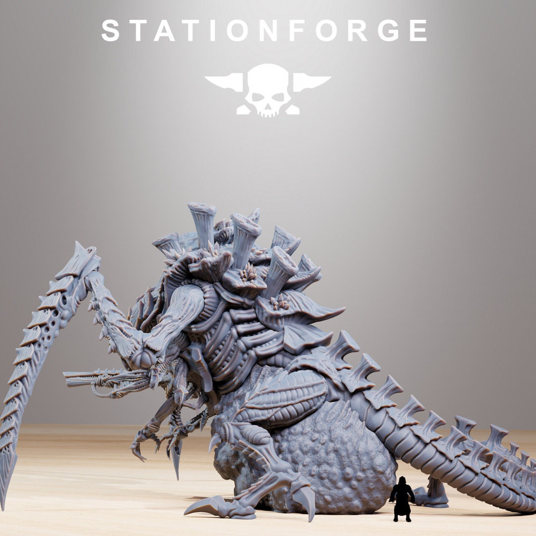 3D Printed Xenarid Queen by StationForge Miniatures